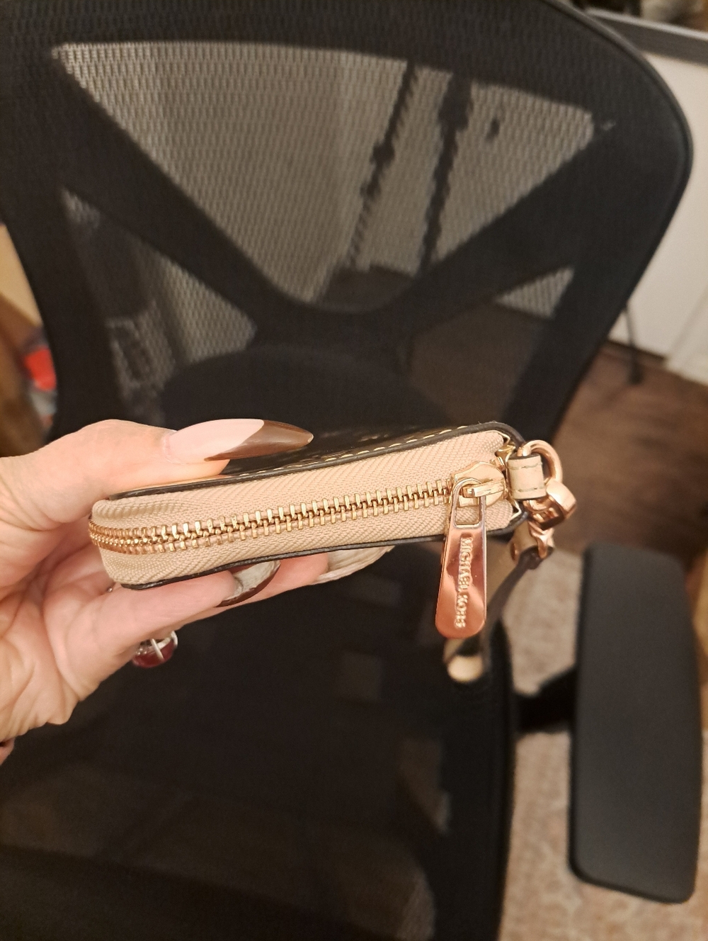 EUC Michael Kors Metallic Rose Gold Floral Zip Wallet - Picture 5 of 8